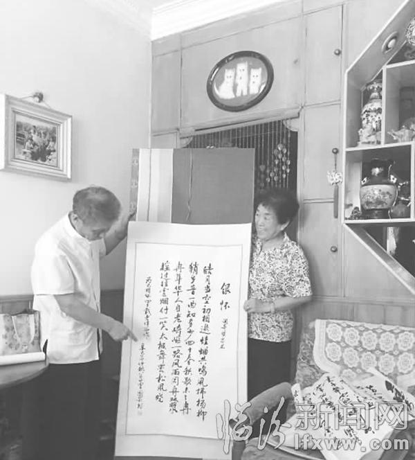 义务教授太极拳 临汾金婚夫妇乐其中