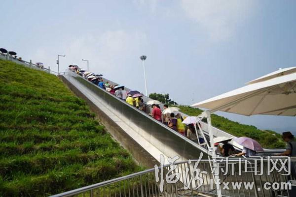 临汾新闻网记者受邀三峡采风(三):体验万吨巨轮上台阶