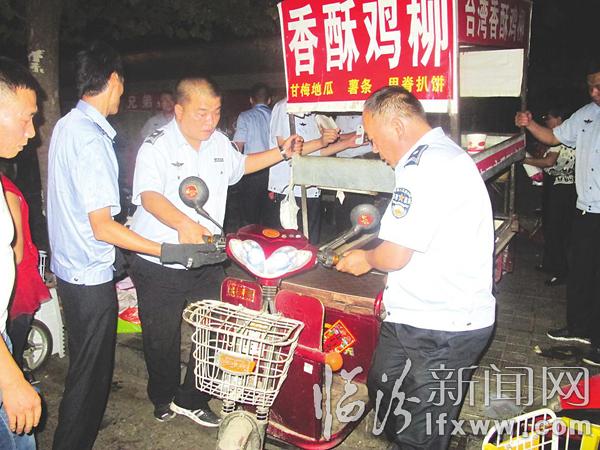 临汾:市容城警齐登场 40余处违章摊点被清除