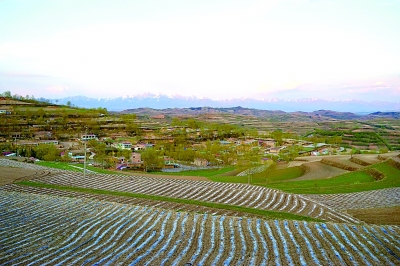 在充满希望和信心的村庄里