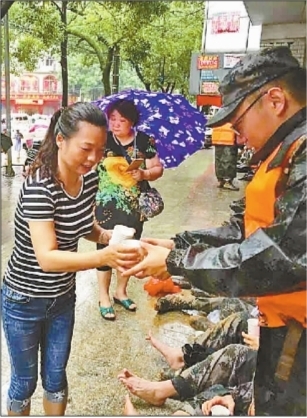 抗洪抢险给这群90后的大学生活画上圆满句号