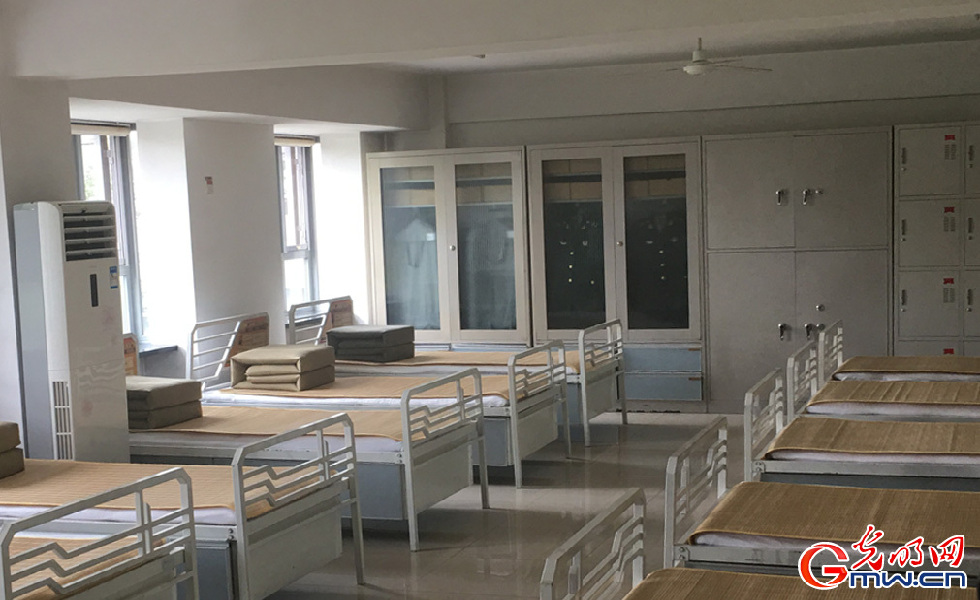 【网络媒体国防行】探营解放军三军仪仗队女兵中队:简单而不平凡