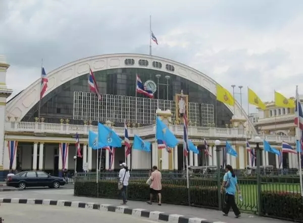 【砥砺奋进的五年】新四大发明之一的中国高铁，在东南亚火了！