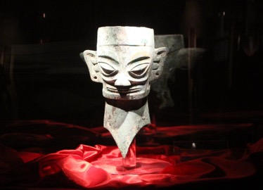 三星堆遗址出土的青铜面具