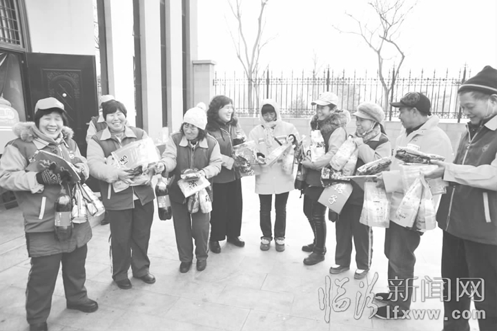 临汾郭大姐:111份爱心礼包再送环卫工