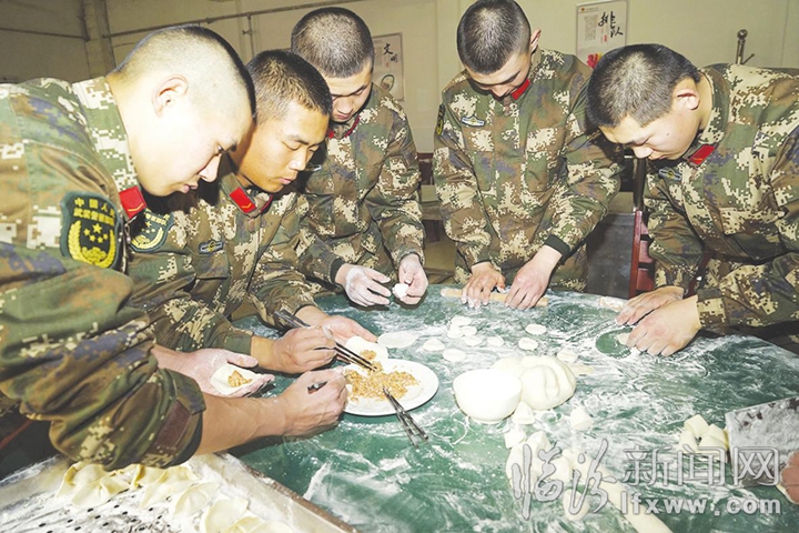 临汾:万家团圆时 他们坚守岗位