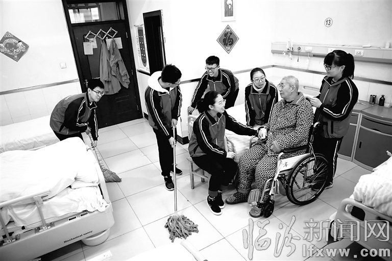 临汾:“爷爷奶奶,我们来陪你!”