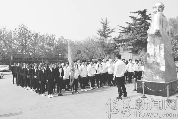 山西师大:清明祭扫 缅怀先烈