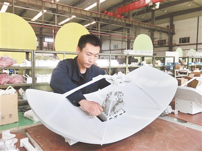 【中国梦•大国工匠篇】钳工夏立：为“私人订制”通讯天线保驾护航