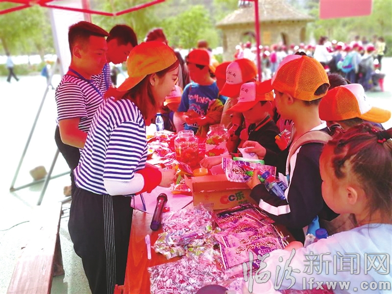 云丘山:万名游客演绎激情与欢乐