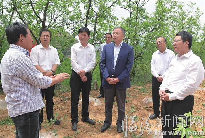 岳普煜在翼城调研脱贫攻坚等工作