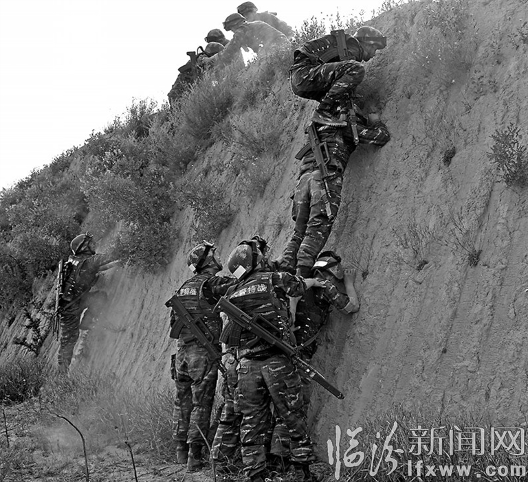 武警临汾支队极限训练侧记