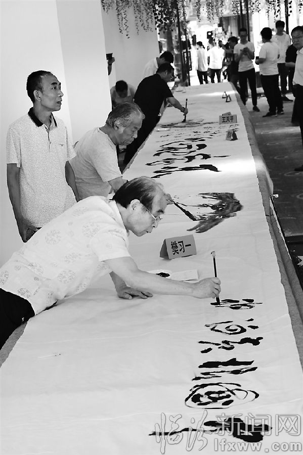 临汾“书画名家颂党恩 百米长卷助旅发”活动侧记