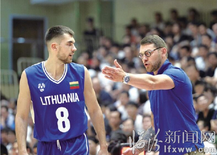 临汾:洲际篮球鏖战平阳