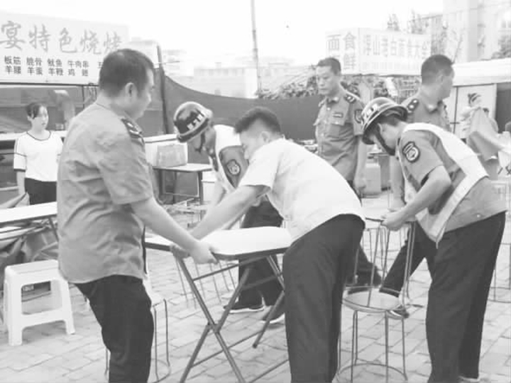 临汾:联合执法 取缔扰民夜市摊点