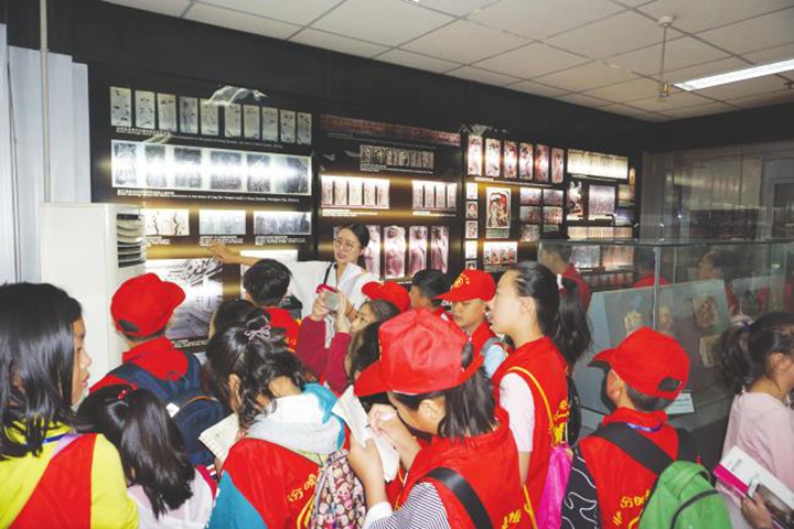 临汾晚报小记者走进师大追逐梦想