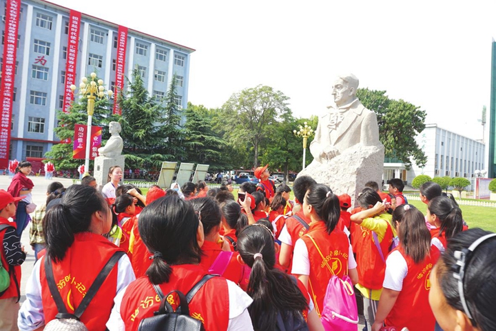 临汾晚报小记者走进师大追逐梦想