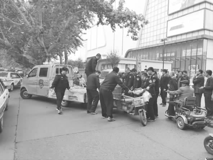 临汾多部门联合执法取缔流动烧烤