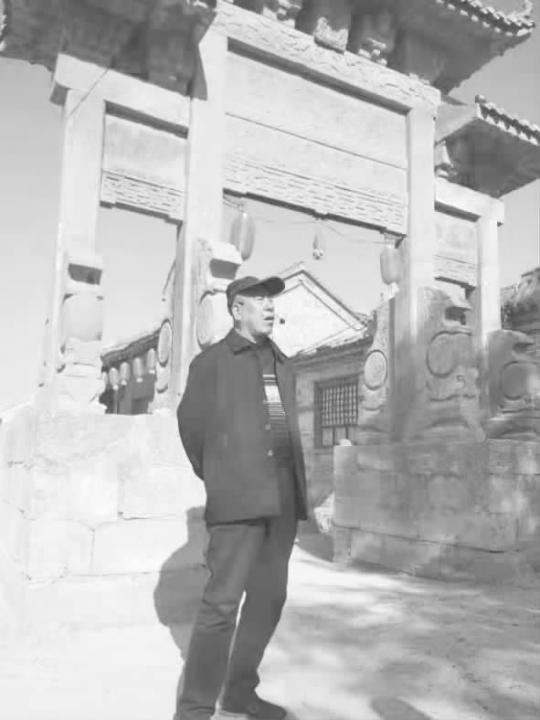 浮山李逢华:写诗弘扬正能量 义务解说赞家乡