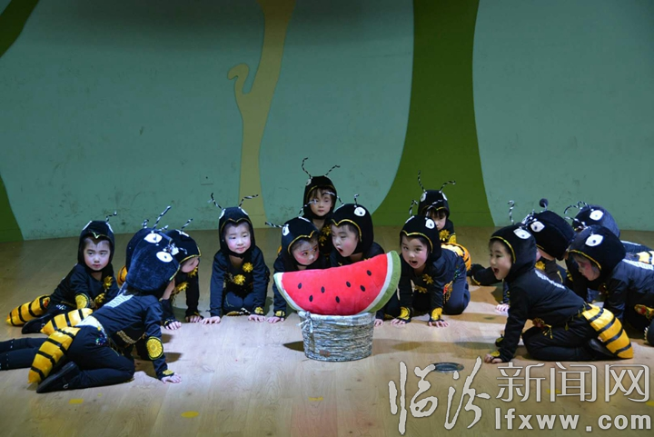 乡宁县新城区幼儿园举办“和乐同庆新年秀”活动