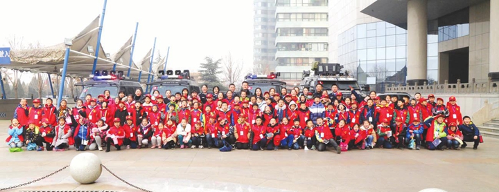 临汾:警营开放日 小记者牵手110