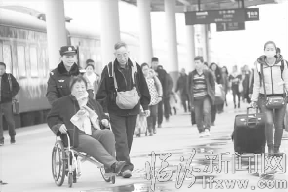 临汾:铁警服务贴心