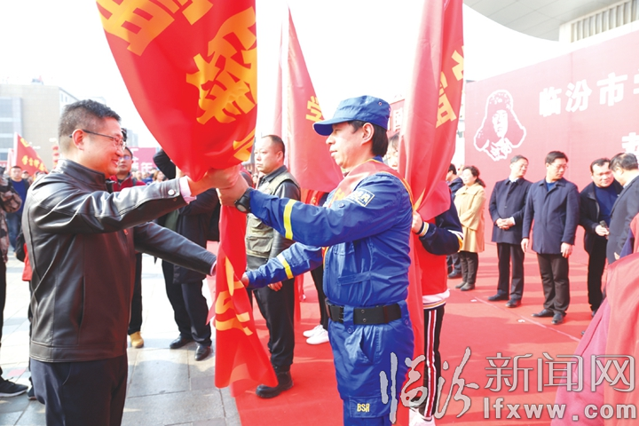 临汾举行学雷锋志愿服务集中活动誓师大会