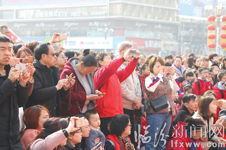 临汾举行学雷锋志愿服务集中活动誓师大会
