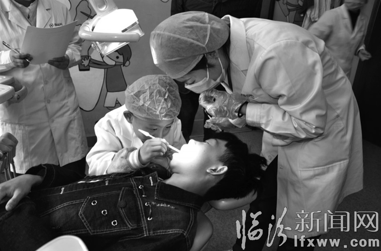 临汾市御景幼儿园:今天 我是小牙医