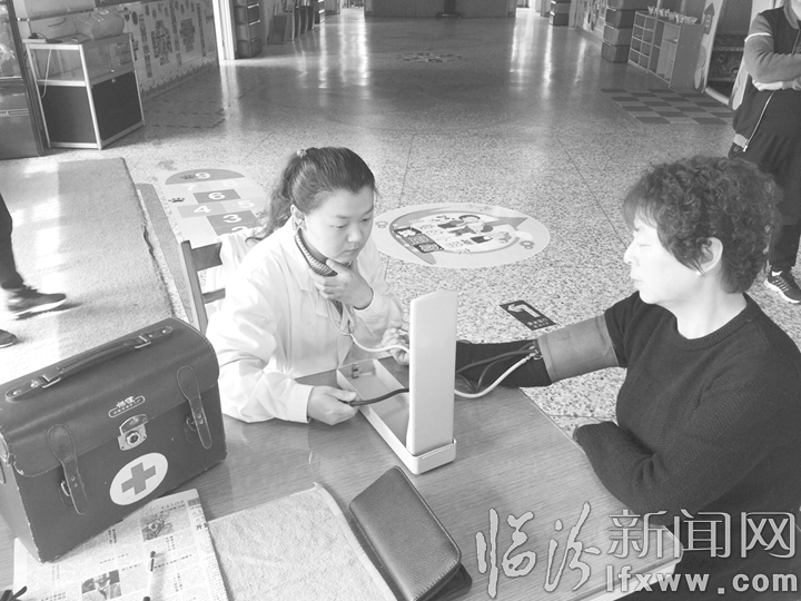 尧都区建设社区:送关爱进幼儿园