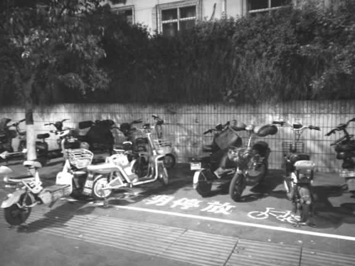 临汾:这样停车实不该