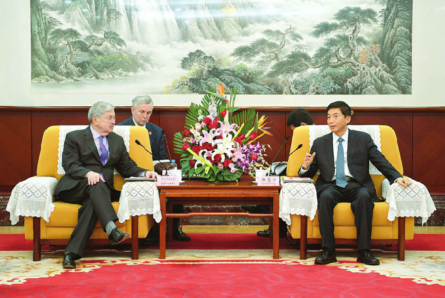 骆惠宁会见美国驻华大使布兰斯塔德