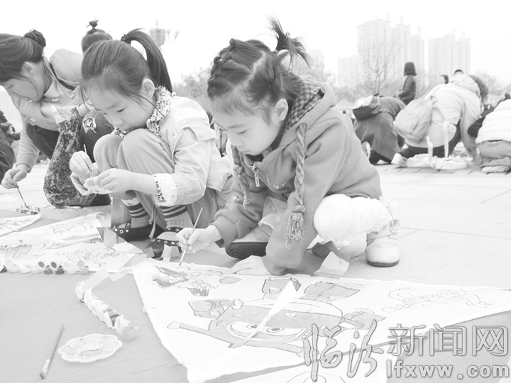 临汾举办首届青少年千人风筝节