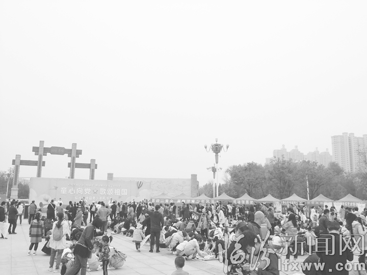 临汾举办首届青少年千人风筝节