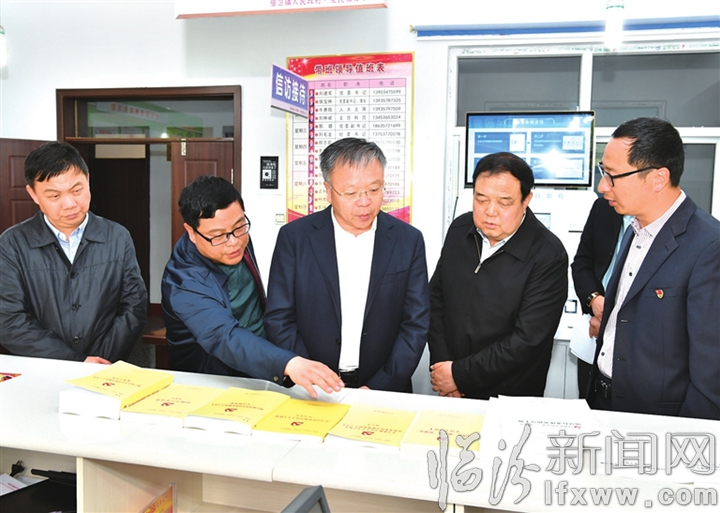 岳普煜就脱贫攻坚、项目建设等工作在汾西调研