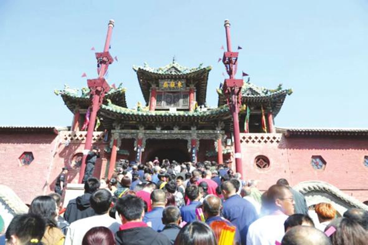 蒲县:当庙会遇上小长假