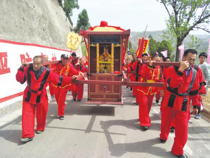 蒲县:当庙会遇上小长假