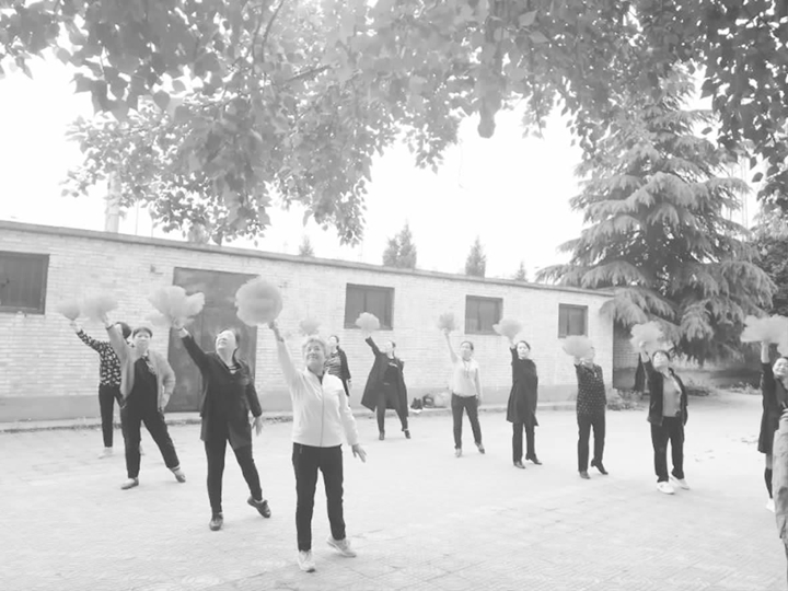 尧都车站社区:歌舞飞扬 祝福祖国