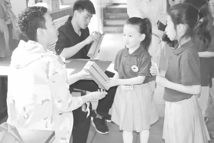 临汾:“小黑马”无声世界献爱心