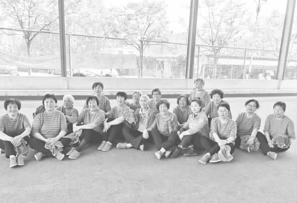 临汾:华发老人载歌载舞祝福祖国更美好