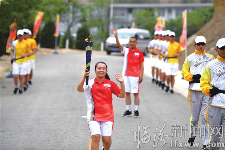 二青会火炬在蒲县汾西霍州洪洞传递
