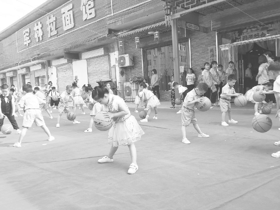 临汾:过“六一” 陪伴是最长情告白