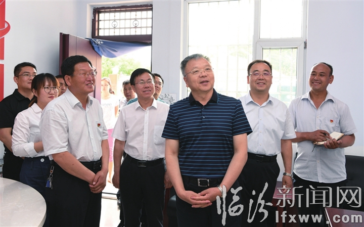 岳普煜在吉县调研苹果产业发展、沿黄公路建设等工作