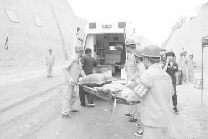 临汾:坍塌事件后的生死救援……
