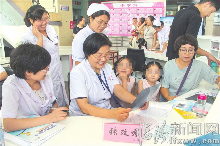 临汾市妇幼保健院进行义诊活动