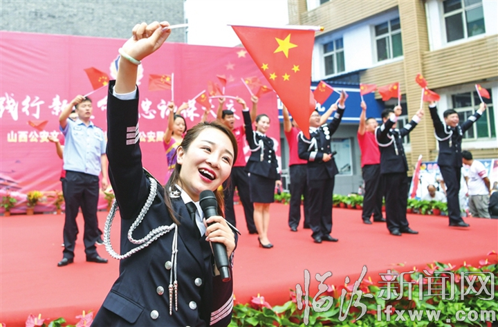 山西公安文艺小分队的志愿者走进临汾