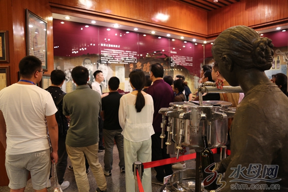 200名媒体总编考察调研新旧动能转换张裕之路