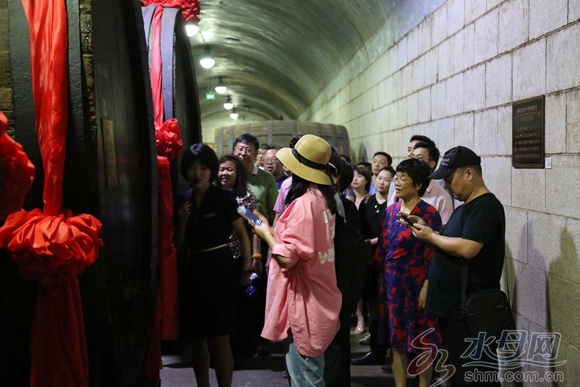 200名媒体总编考察调研新旧动能转换张裕之路