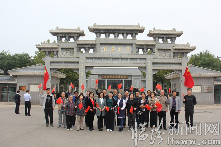 侯马:30名侨胞瞻仰彭真故居纪念馆