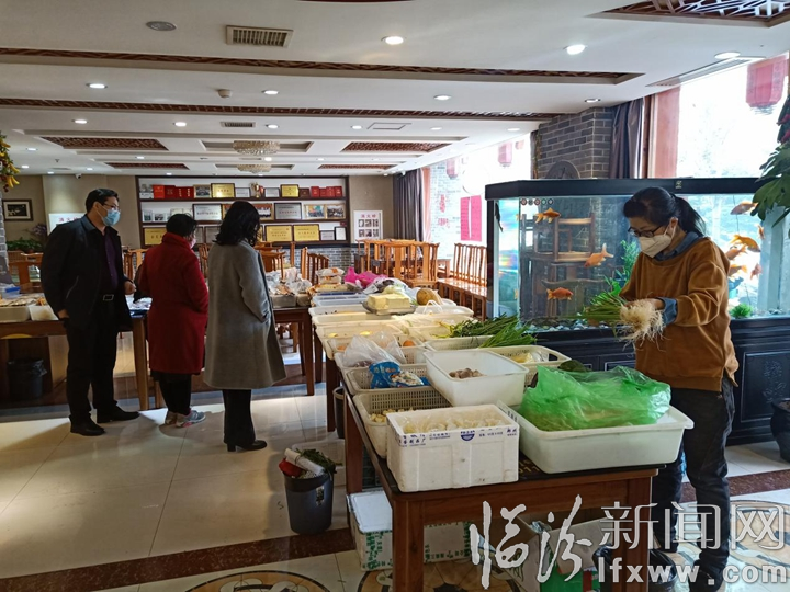 临汾:餐馆变身食材铺 价格合理风味鲜